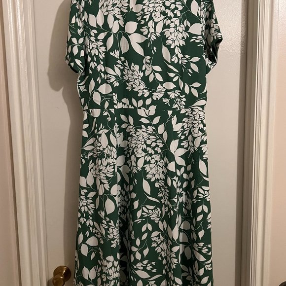 Ann Taylor Factory Leafy Print Midi Flare Shirtdress 12P NWT - Picture 2 of 3